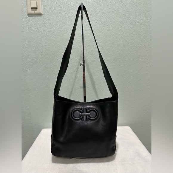 Salvatore Ferragamo Lambskin black shoulder bag D217685 Made in Italy Exc Cond - Picture 1 of 13